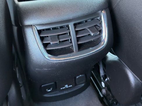 Used 2018 Chevrolet Malibu LT w/ Leather Package image 17