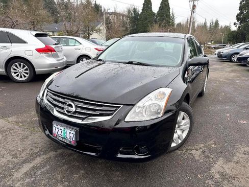 Used 2010 Nissan Altima 2.5 S image 2