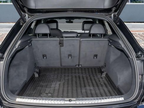 Used 2023 Audi Q3 2.0T Premium w/ Convenience Package image 9