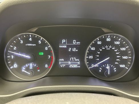 Used 2018 Hyundai Elantra SE image 13