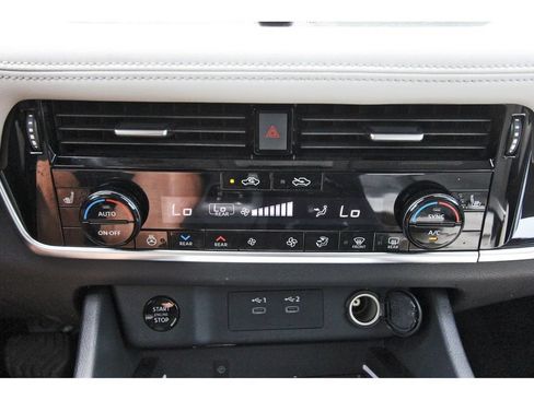 Used 2025 Nissan Rogue SL w/ SL Premium Package FWD image 29