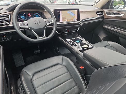 Certified 2024 Volkswagen Atlas SEL AWD/4WD image 4