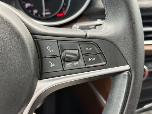Used 2019 Alfa Romeo Stelvio RWD image 27