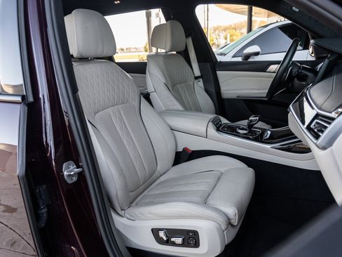 Used 2021 BMW X7 M50i w/ Executive Package image 38