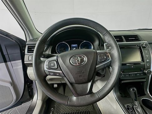 Used 2017 Toyota Camry XLE image 11