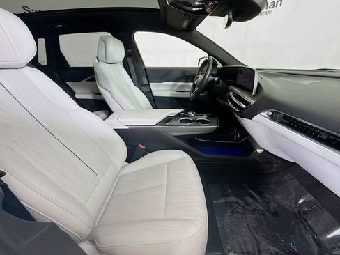 Used 2024 Cadillac Lyriq Luxury image 32