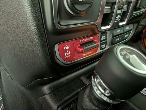 New 2025 Jeep Gladiator Rubicon w/ Convenience Group image 24