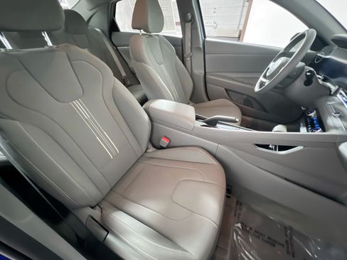 Used 2024 Hyundai Elantra SEL FWD image 31