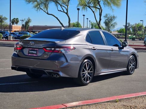 Used 2023 Toyota Camry SE image 5