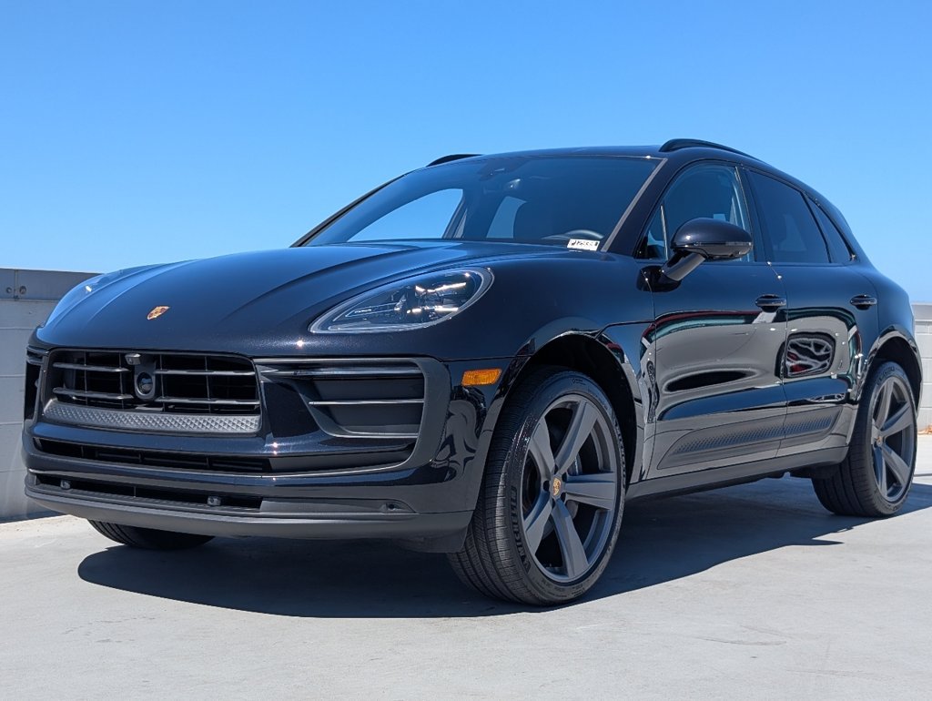 Certified 2025 Porsche Macan AWD/4WD image 1