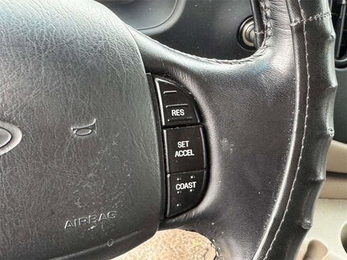 Used 2002 Ford E-150 and Econoline 150 image 11