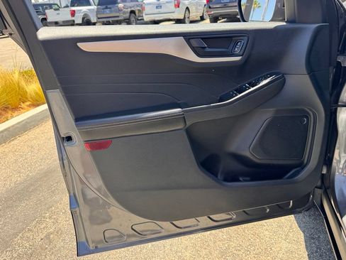 Used 2022 Ford Escape SE FWD image 16
