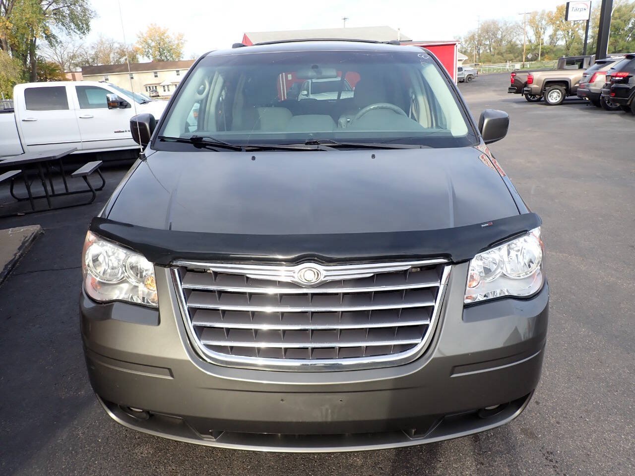 Used 2010 Chrysler Town & Country Touring FWD image 2