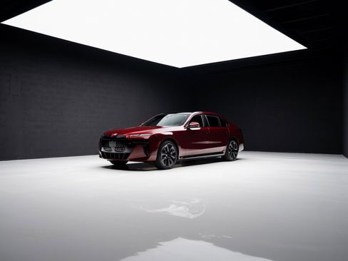 Used 2023 BMW i7 xDrive60 w/ Parking Assistance Package image 83