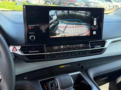 Used 2025 Toyota Sienna XLE FWD image 16