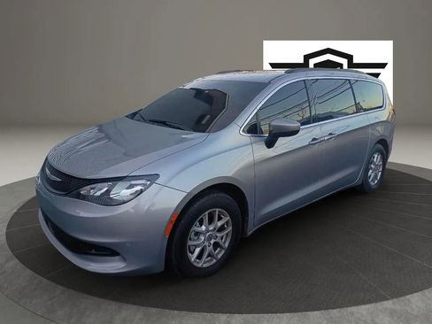 Used 2021 Chrysler Voyager Lxi FWD image 2