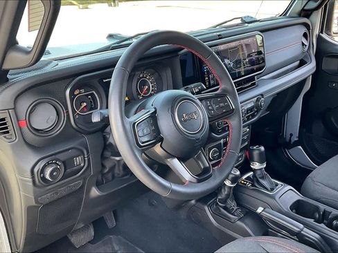 Used 2024 Jeep Wrangler Unlimited Rubicon w/ Technology Group image 15