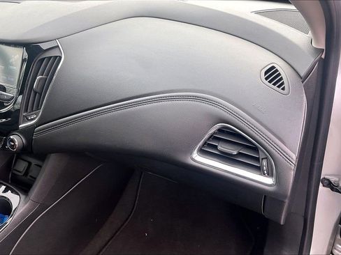Used 2018 Chevrolet Cruze Premier image 28