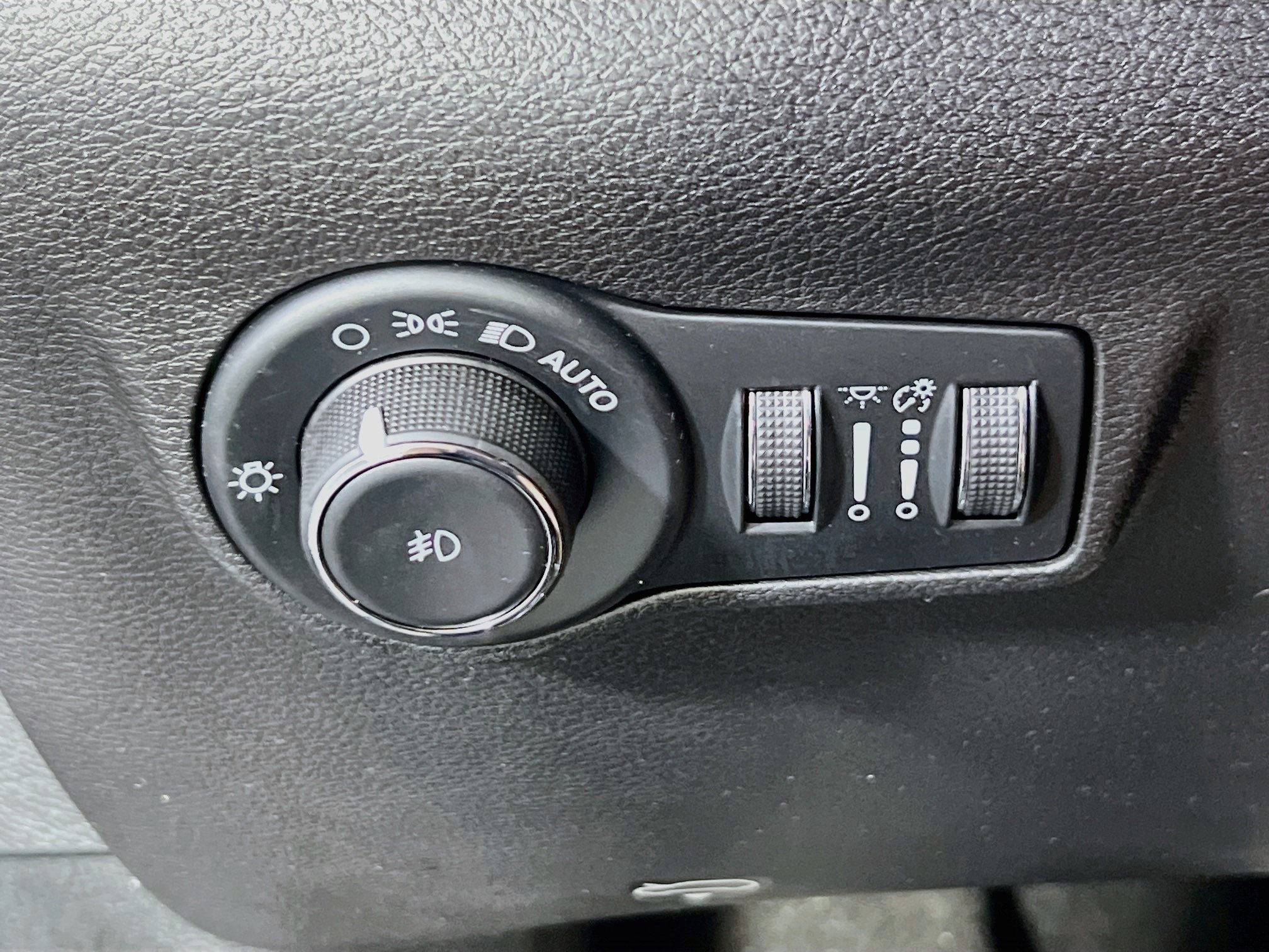 Used 2023 Jeep Compass Limited w/ Sun and Sound Group AWD/4WD image 10