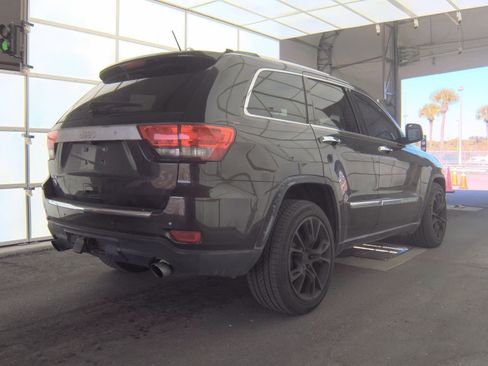 Used 2011 Jeep Grand Cherokee Overland Summit image 3