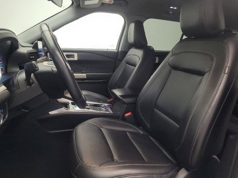 Used 2023 Ford Explorer XLT w/ Equipment Group 202A AWD/4WD image 17