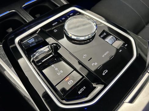 Used 2023 BMW i7 xDrive60 image 17