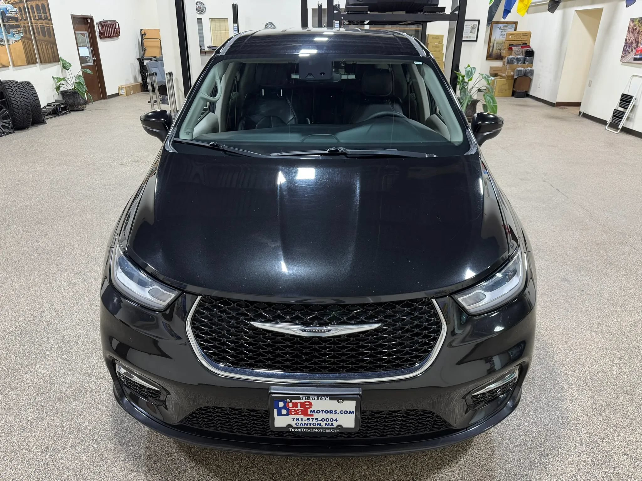 Used 2023 Chrysler Pacifica Touring-L FWD image 11