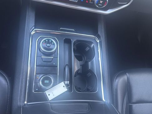 Used 2024 Ford Expedition XLT image 20