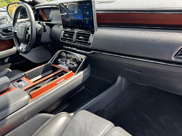 Used 2022 Lincoln Navigator Reserve AWD/4WD image 10