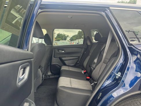 Used 2025 Nissan Rogue SV FWD image 23
