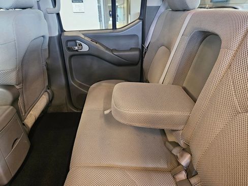 Used 2005 Nissan Frontier SE image 26