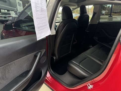 Used 2022 Tesla Model Y Performance image 26