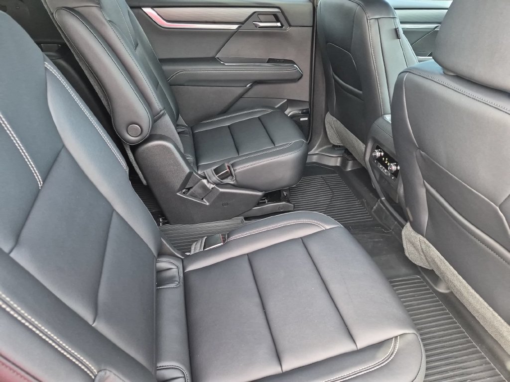 New 2027 GMC Acadia Elevation w/ Elevation Premium Package AWD/4WD image 30