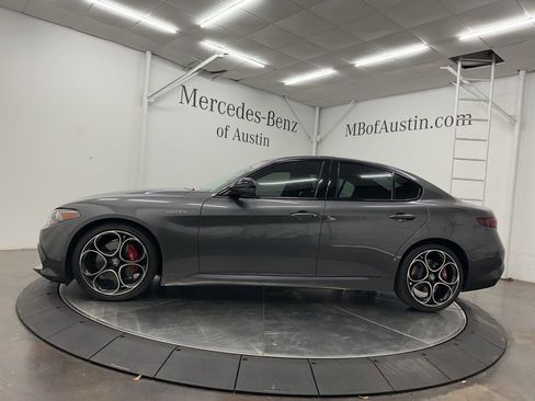 Used 2022 Alfa Romeo Giulia Veloce RWD image 4