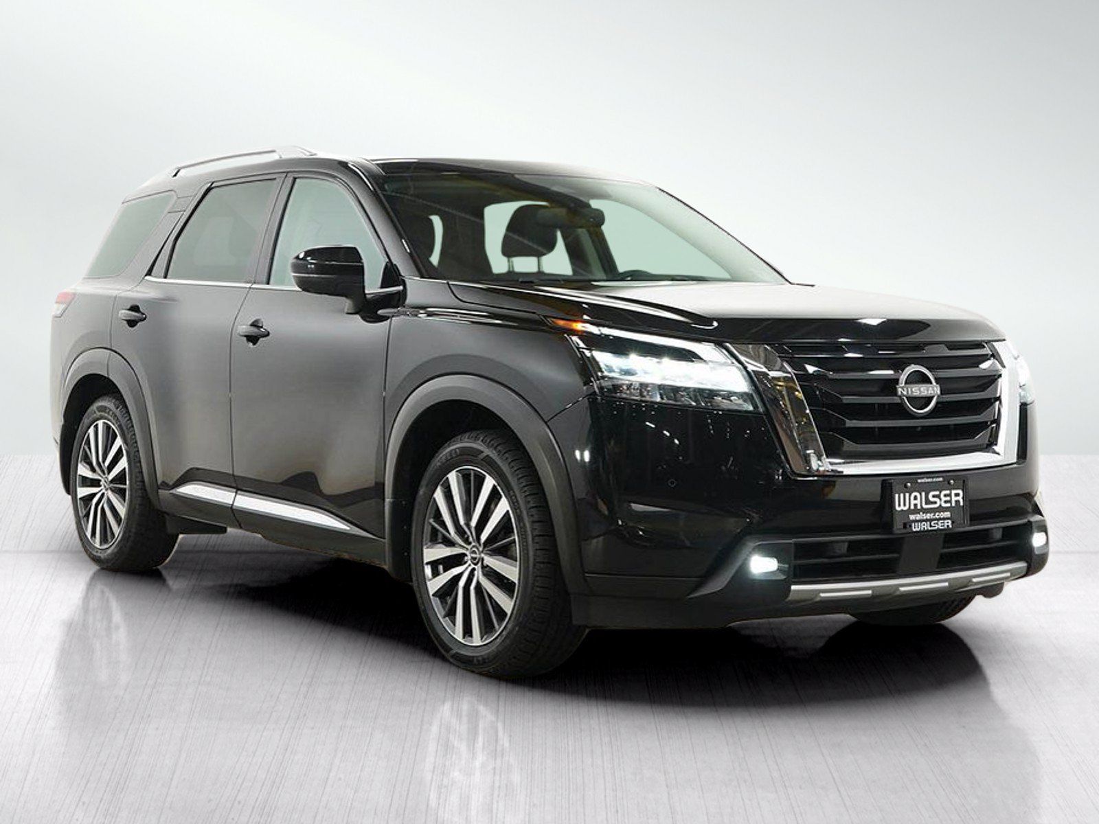 Used 2022 Nissan Pathfinder Platinum AWD/4WD image 7