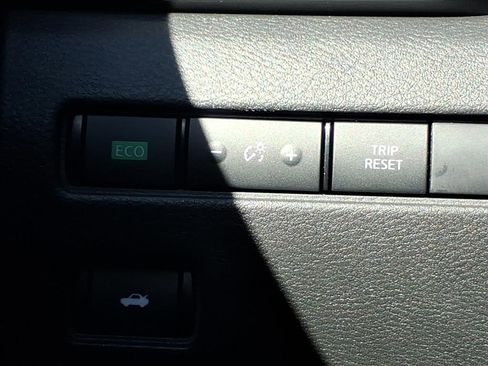 Used 2025 Nissan Sentra S image 18