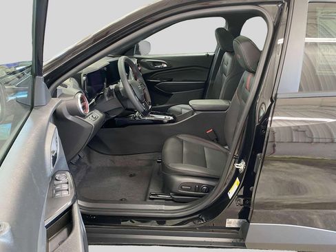 Used 2025 Chevrolet Trax RS w/ Sunroof Package image 9