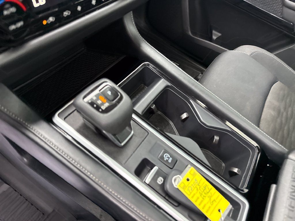 Used 2025 Nissan Pathfinder SV w/ SV Premium Package FWD image 37