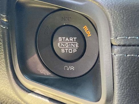 Used 2025 Jeep Wrangler Unlimited Sahara AWD/4WD image 29