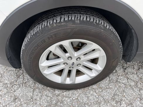 Used 2015 Ford Explorer XLT w/ Equipment Group 202B FWD image 9
