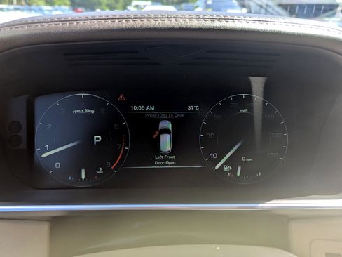 Used 2016 Land Rover Range Rover HSE image 17