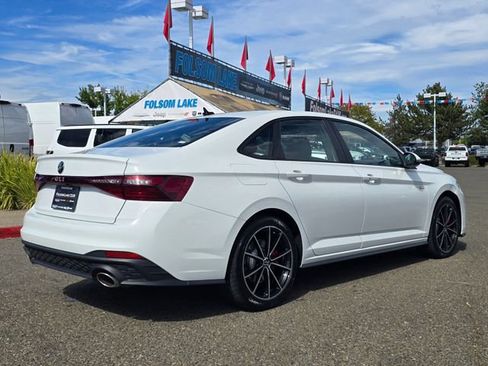 Used 2025 Volkswagen Jetta GLI Autobahn FWD image 4