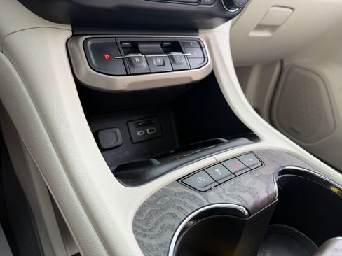 Used 2021 GMC Acadia Denali w/ Denali Technology Package image 40