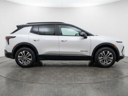 Used 2025 Chevrolet Equinox LT image 11