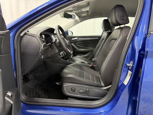 Certified 2023 Volkswagen Jetta SE image 14