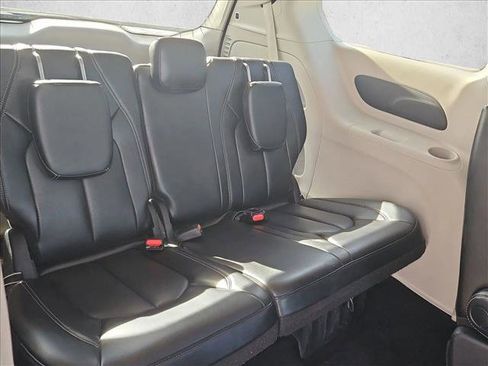 Used 2023 Chrysler Pacifica Touring-L image 20