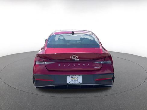 Used 2025 Hyundai Elantra Limited image 10