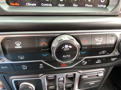 Used 2021 Jeep Wrangler Unlimited Rubicon AWD/4WD image 24