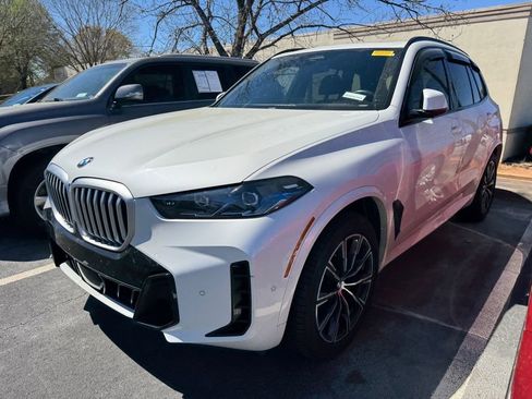 Used 2025 BMW X5 xDrive40i w/ M Sport Package image 9