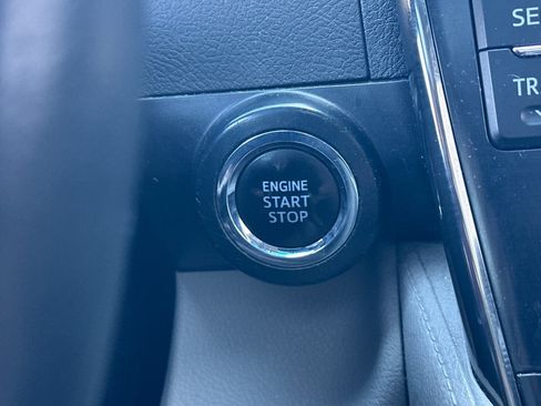 Used 2013 Toyota Camry XLE w/ Leather Pkg FWD image 15